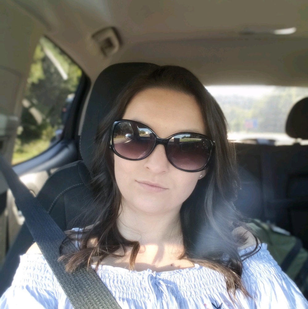 Meet your Posher, Julia